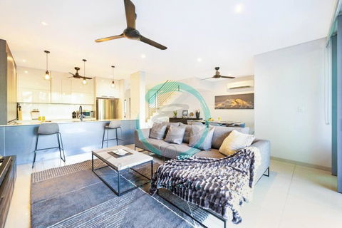ZEN ARCTIC Luxury 2-Story T/House + Pool & Markets - Tweed Heads Accommodation 1