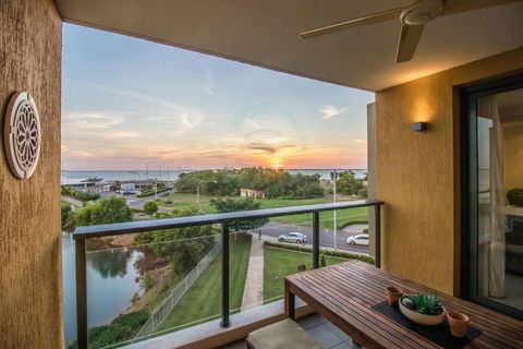 ZEN BY THE OCEAN - 1-BR Executive Biz Retreat - Tweed Heads Accommodation 0