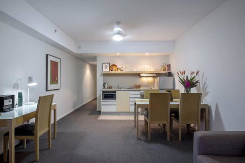 ZEN CITY & SEA Executive 1-BR Suite In Darwin CBD - Tweed Heads Accommodation 0