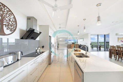 ZEN LUXURY: 2-Story 4-BR Penthouse In Darwin City With Mindal Markets & Harbour Views - Tweed Heads Accommodation 0