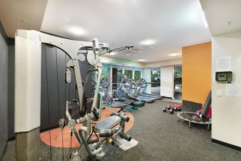 ZEN LUXURY: 2-Story 4-BR Penthouse In Darwin City With Mindal Markets & Harbour Views - Tweed Heads Accommodation 1