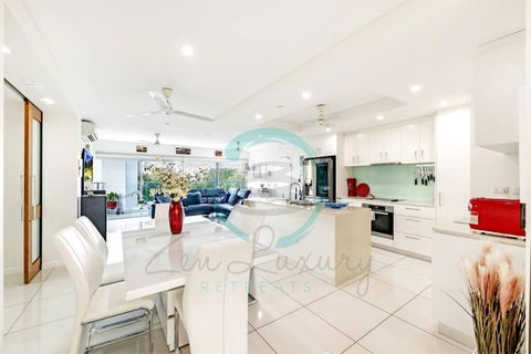 ZEN Tree Blossom: 3-BR Luxury Apt Near Waterfront - Tweed Heads Accommodation 0