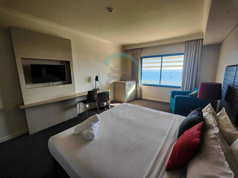ZEN88 ESPLANADE: Hotel Suite W/ Ocean/Sunset Views - Tweed Heads Accommodation 0