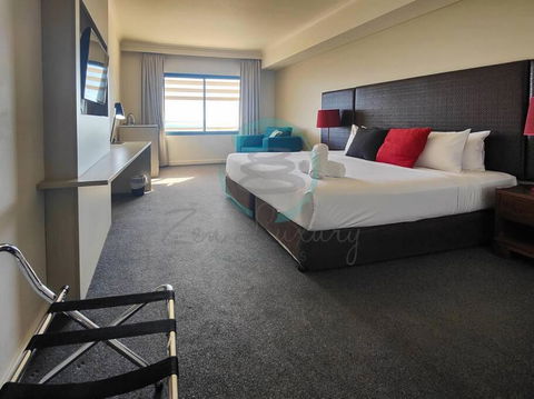 ZEN88 ESPLANADE: Hotel Suite W/ Ocean/Sunset Views - Tweed Heads Accommodation 1