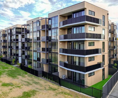 ZMITH Apartment - BROOKE, - Near AIS, GIO Stadium, UC, & Nth - Canberra Hospital - Tweed Heads Accommodation 2
