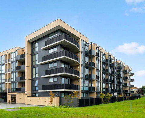 ZMITH Apartment - BROOKE, - Near AIS, GIO Stadium, UC, & Nth - Canberra Hospital - Tweed Heads Accommodation 1