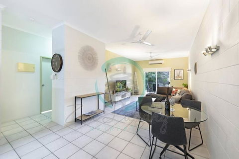 ZEN Westralia: 2-BR Cozy Inner-City Apt Near Shops - Tweed Heads Accommodation 3